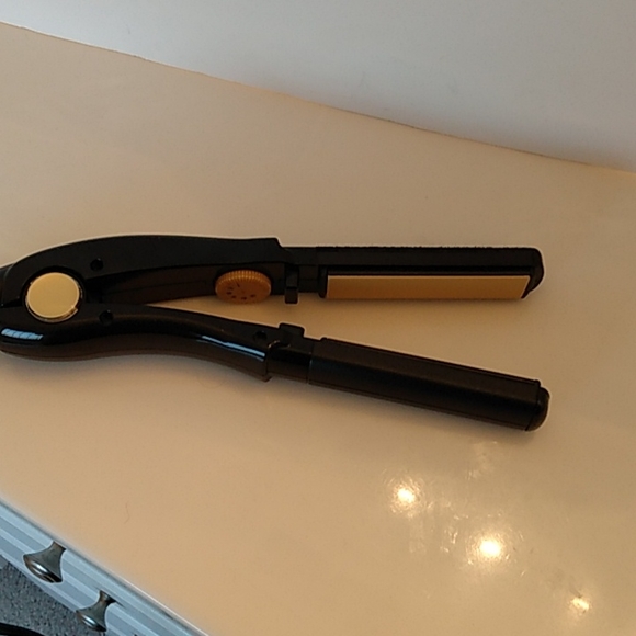 Conair Travel Flat Iron - Picture 6 of 6